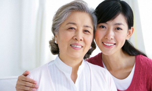 Mộng thấy bản thân đang ôm mẹ chồng